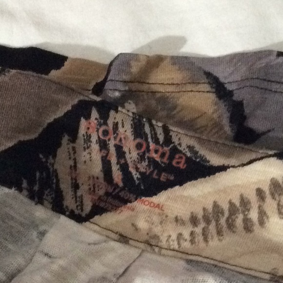 3/$30♥️Sonoma Front Beaded V neck Top - Picture 4 of 7